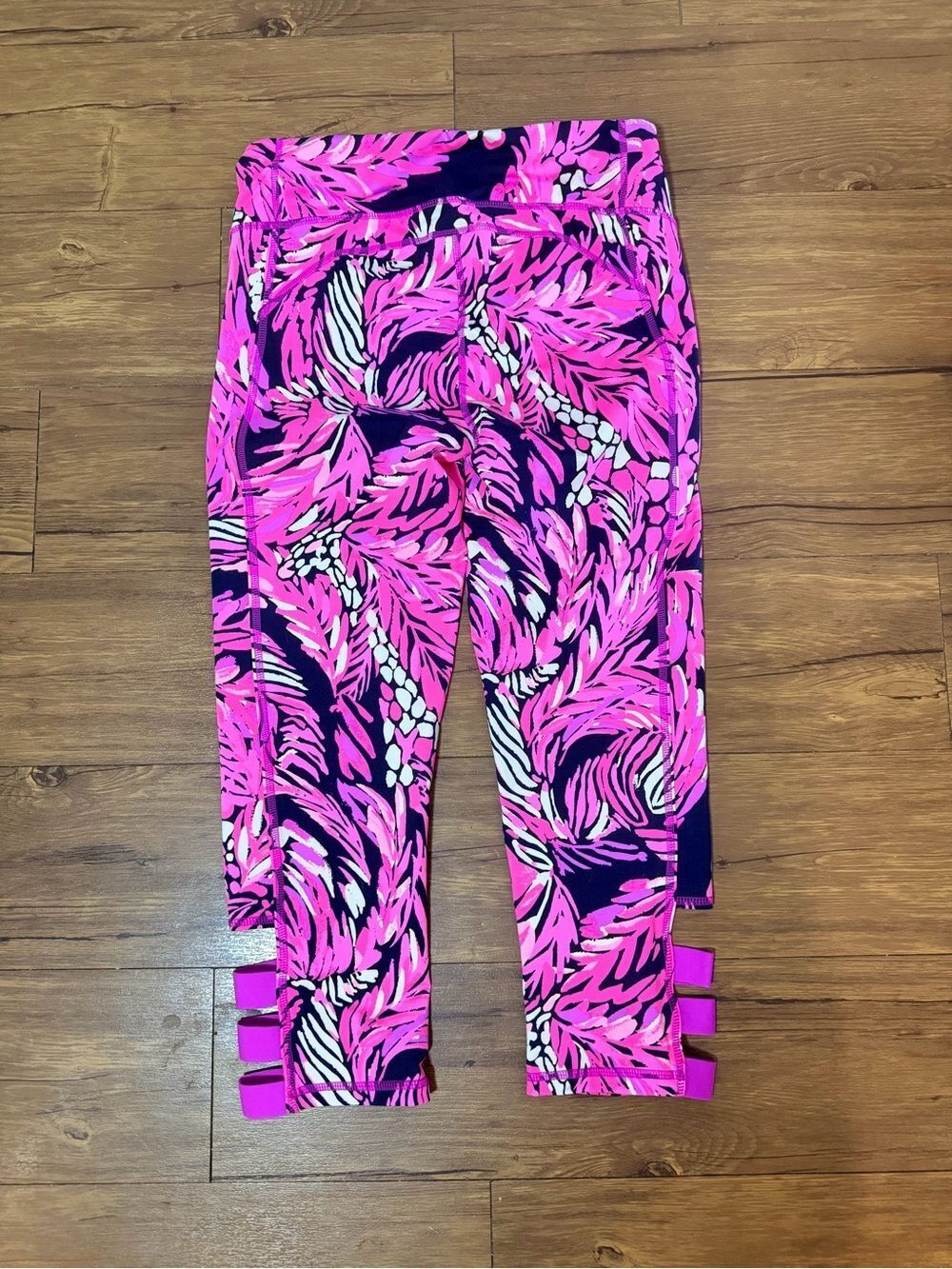 Lilly Pulitzer Luxletic Weekender Cropped Leggings Medium A Jungle In Here Print - Picture 6 of 10